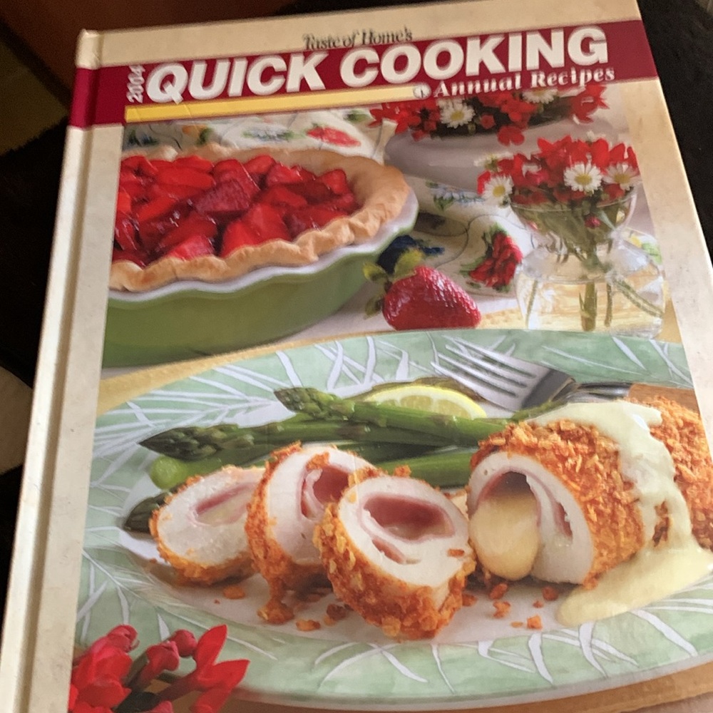 Set of 3 Taste of Home’s recipe books from 2004-2006. - Picture 3 of 5